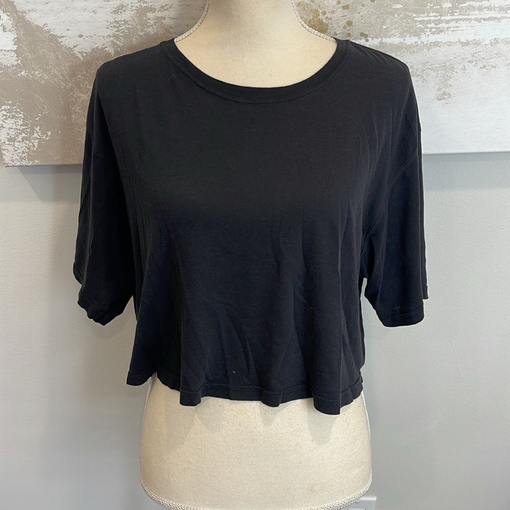 Lululemon Short Sleeve Crop top - Size 10